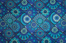 Lade das Bild in den Galerie-Viewer, African headwrap - Blue &amp; Turquoise Mandala Patchwork
