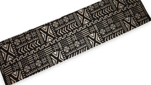 Lade das Bild in den Galerie-Viewer, 6 Yards - Afrikanischer Wax Print Stoff - Schwarz Weiß Bogolan Spirit - 100% Baumwolle
