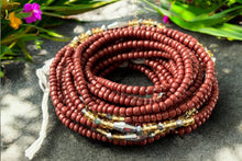 Charger l&#39;image dans la galerie, Perles de Taille / Chaîne de Hanche Africaine - Abinéné - Marron/doré (Ficelle Traditionnelle non élastique)
