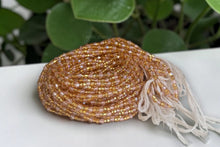 Lade das Bild in den Galerie-Viewer, Waist Beads / African Hip Chain - Gold Ebube (Traditional non-elastic string)
