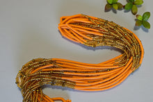 Afbeelding in Gallery-weergave laden, Heupkralen / Afrikaanse heupketting - Juma - Oranje / goud (Traditionele niet-elastische draad)
