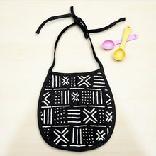 Charger l&#39;image dans la galerie, African Print Baby Bib - Black White X Bogolan (Unisex)

