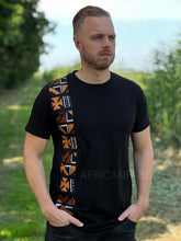 Lade das Bild in den Galerie-Viewer, T-Shirt mit afrikanischen Printdetails – braunes Bogolanband
