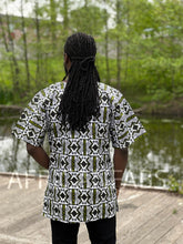 Lade das Bild in den Galerie-Viewer, Green / white Bogolan Dashiki Shirt / Dashiki Dress - African print top - Unisex
