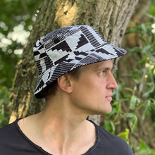 Afbeelding in Gallery-weergave laden, Bucket hat / Fisherman hat with African print - Black / white kente - Kids &amp; Adults sizes (Unisex)

