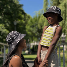 Afbeelding in Gallery-weergave laden, Bucket hat / Fisherman hat with African print - Black / white Bogolan - Kids &amp; Adults sizes (Unisex)
