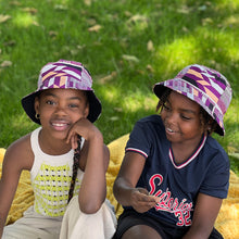 Afbeelding in Gallery-weergave laden, Bucket hat / Vissershoed met Afrikaanse print - Paarse Kente - Kinder- en volwassenenmaten (Unisex)
