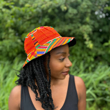 Afbeelding in Gallery-weergave laden, Bucket hat / Vissershoed met Afrikaanse print - Kente rood - Kinder- en volwassenenmaten (Unisex)
