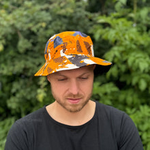 Afbeelding in Gallery-weergave laden, Bucket hat / Vissershoed met Afrikaanse print - Oranje vormen - Kinder- en volwassenenmaten (Unisex)
