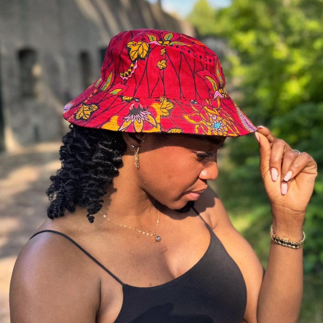 Chapeau bob / Chapeau de pêcheur avec imprimé africain - Rouge foncé et jaune motif botanique - Tailles enfants et adultes (unisexe)