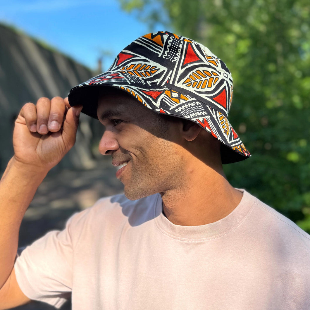 Chapeau bob / Chapeau de pêcheur avec imprimé africain - Symboles Bogolan rouges et orange - Tailles enfants et adultes (unisexe)