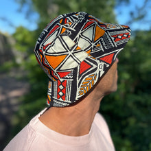 Charger l&#39;image dans la galerie, Chapeau bob / Chapeau de pêcheur avec imprimé africain - Symboles Bogolan rouges et orange - Tailles enfants et adultes (unisexe)
