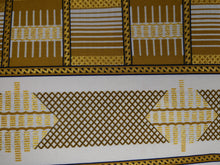 Lade das Bild in den Galerie-Viewer, 6 Yards - Afrikanischer Druckstoff - Exklusive verzierte Glitzereffekte 100% Baumwolle - GL-4001 Olivebraun Weiß Gold
