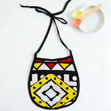 Charger l&#39;image dans la galerie, African Print Baby Bib - Red Samakaka (Unisex)
