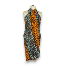 Charger l&#39;image dans la galerie, Sarong / pareo - Jupe portefeuille en coton pour la plage / porte-bébé - Panthère orange / turquoise
