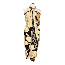 Charger l'image dans la galerie, Sarong / pareo - Beachwear wrap skirt - Beige / black flower
