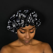 Afbeelding in Gallery-weergave laden, GROTE douchekap voor vol haar / krullen - Afrikaanse print Zwart Wit bogolan
