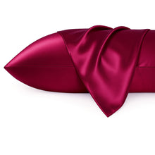 Lade das Bild in den Galerie-Viewer, Satin-Kissenbezug Rot 60 x 70 cm Standardkissenmaß - Seidiger Satin-Kissenbezug
