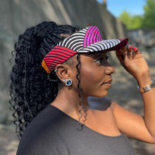 Charger l&#39;image dans la galerie, Casquette visière de soleil en tissu africain - Design de cercles concentriques orange et violet
