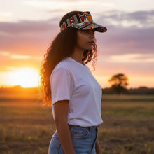 Charger l'image dans la galerie, Casquette visière solaire à imprimé africain - Symboles Bogolan rouge et orange
