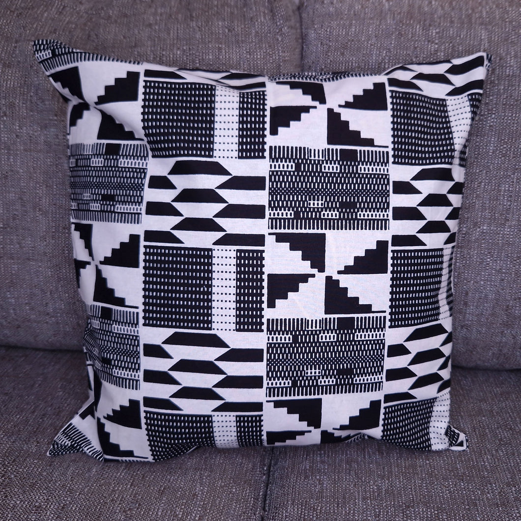 African pillow cover | White / black Kente /  - Decorative pillow 45x45cm - 100% Cotton