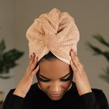 Afbeelding in Gallery-weergave laden, Microvezel haarhanddoek - hoofddoek voor steil en krullend haar - Misty Rose
