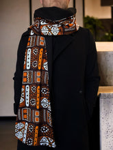 Afbeelding in Gallery-weergave laden, Wintersjaal met Afrikaanse print voor heren - Bruine patronen Bogolan
