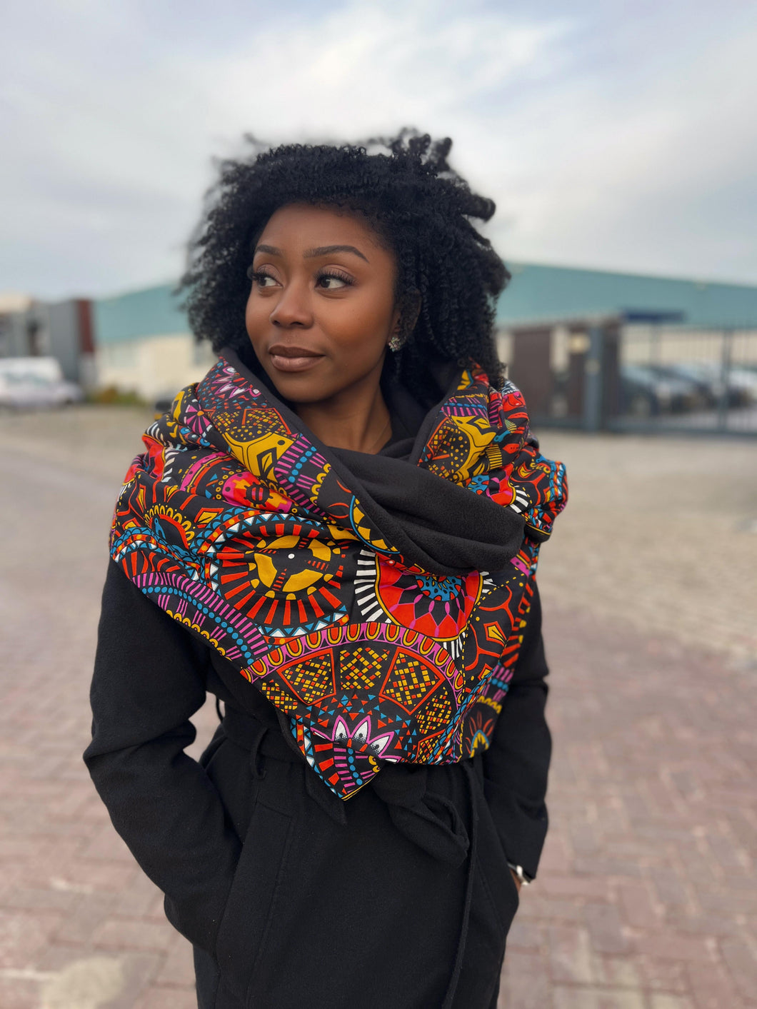 Winterschal mit afrikanischem Muster für Erwachsene, Unisex – dunkle mehrfarbige Scheiben